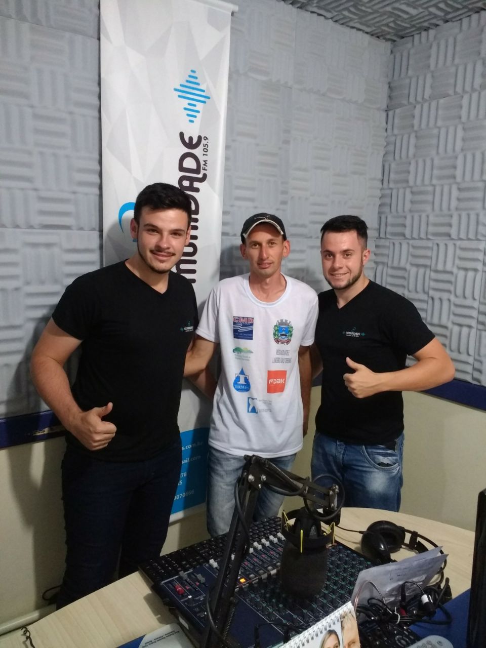 Ir para  <p><big>Na manh&atilde; desta ter&ccedil;a-feira (26/12), no programa Panorama Geral, o maratonista Cleiton Silveira Casado concedeu entrevista exclusiva &agrave; r&aacute;dio Comunidade FM, fazendo um...